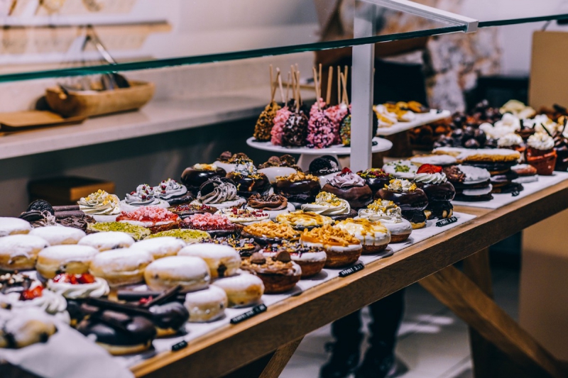 boutique-HYERES-min_shop_dessert_pastry_bakery_counter-184398